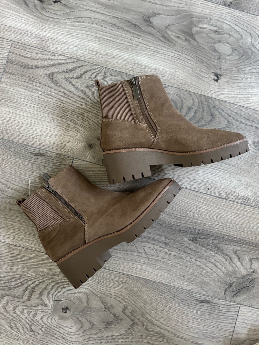 Blondo Waterproof Damaris Suede Chelsea Ankle Boots | Taupe | Size 8